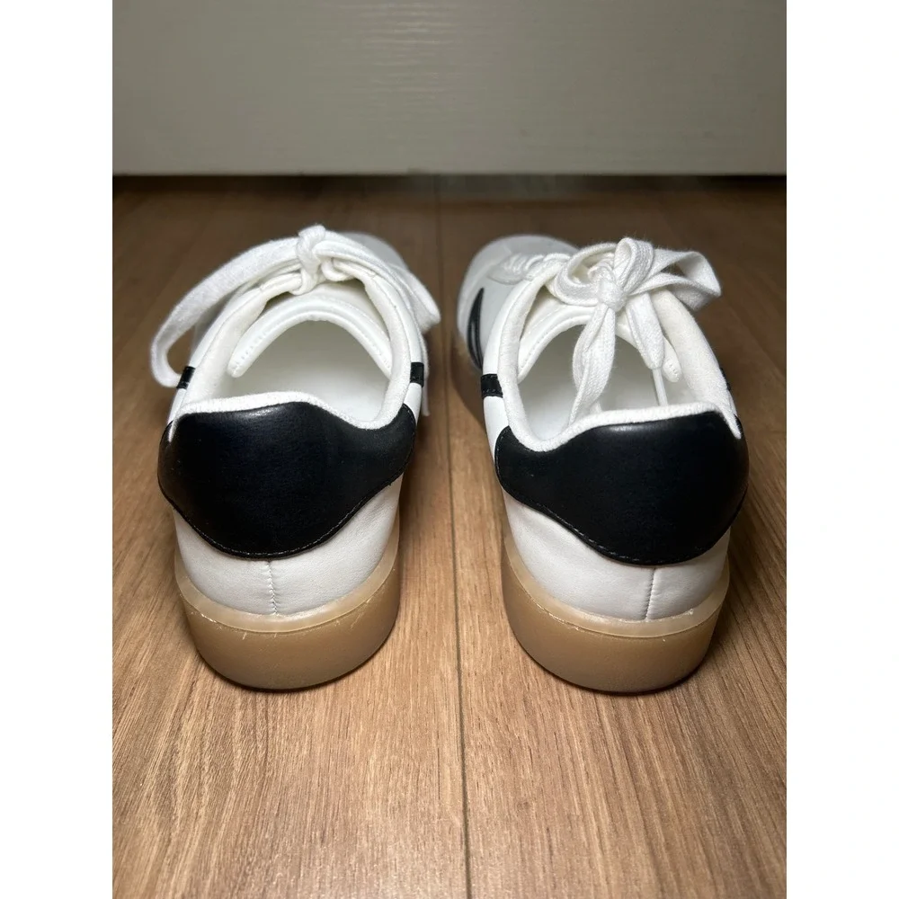 Steve‎ Madden White Black Retro Low Top Sneakers Women's Size 6.5 Gum Sole